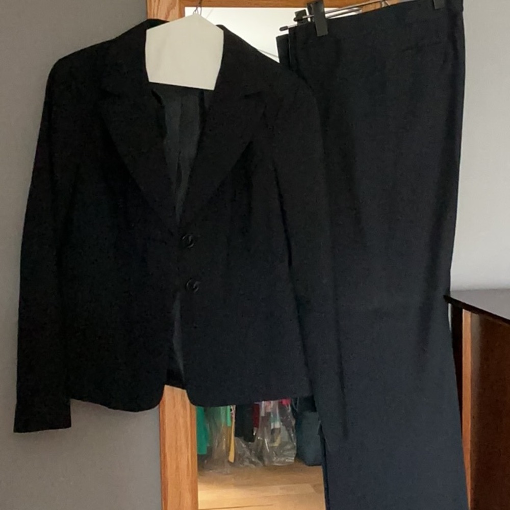 Navy lightweight women’s tailored suit 8P